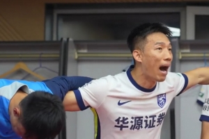 贺惯更衣室喊话:越是失败时越是展现我们强大的时候,越挫越勇
