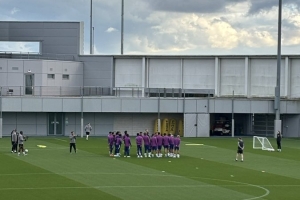 记者：曼城今天下午进行备战训练，但哈兰德并未出席
